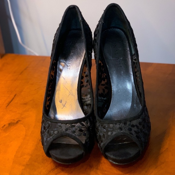 Nine West Black Lace Open Toe Heels/ Size 8 - Picture 2 of 7